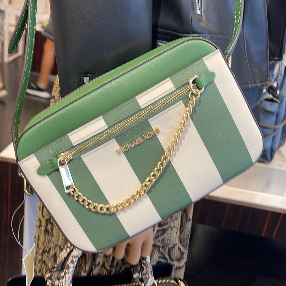 MICHAEL KORS
Jet Set Large EW Zip Chain XBody Saffiano Leather Crossbody Bag
NWT
